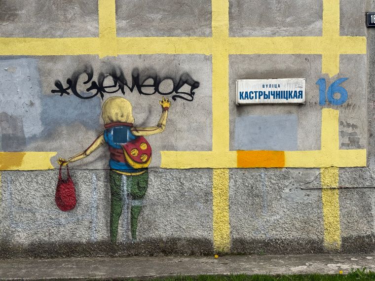 Graffiti en el barrio de Oktyabrskaya