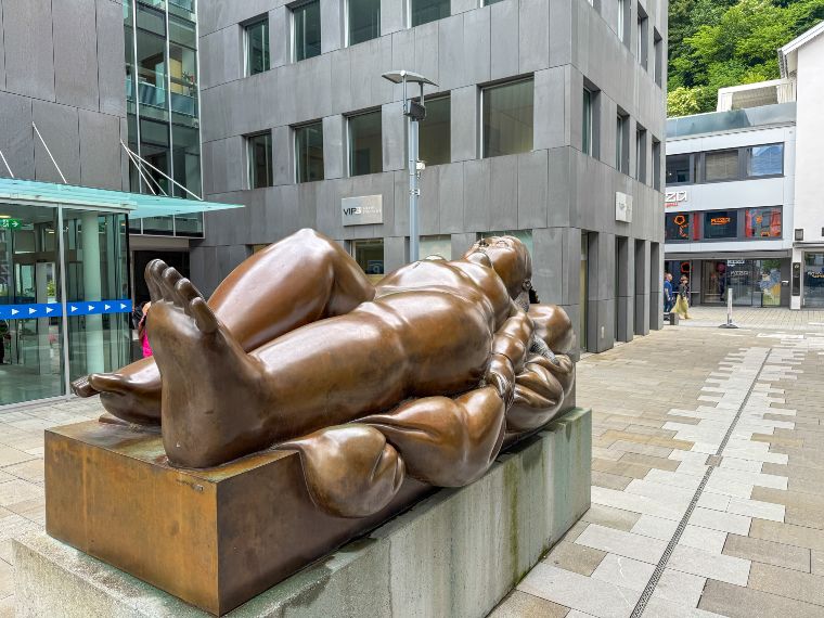 Escultura de Botero en el centro de Vaduz