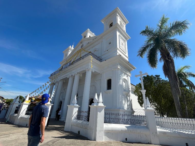 Catedral de Santa Lucía en Suchitoto