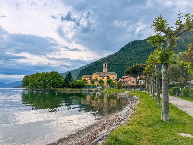 Paseo lacustre de Dongo