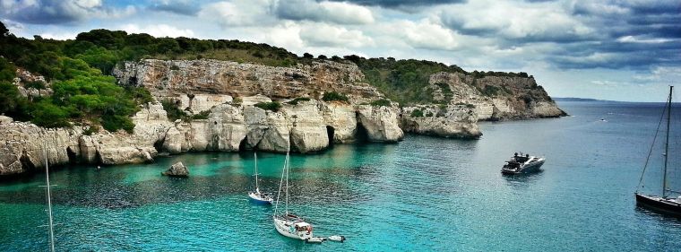 Excursiones en catamarán en Menorca