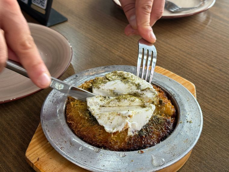 Kunefe es un postre típico de Azerbaiyán