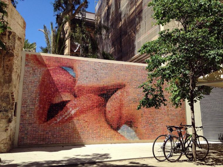 Mural El Beso de Barcelona