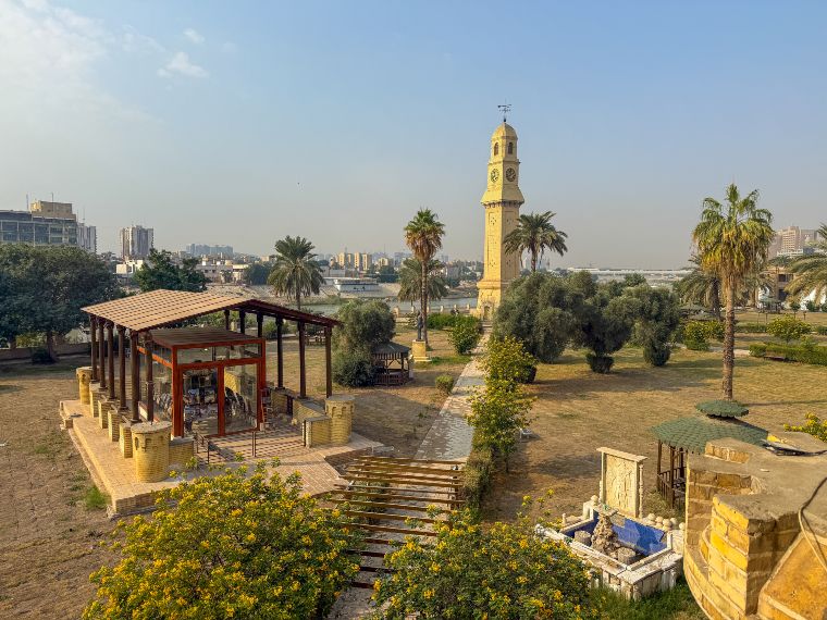 Plaza Qushla y la Torre del Reloj